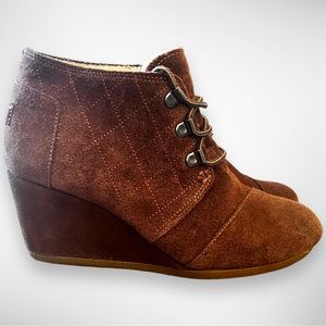TOMS Women's Desert Wedge Chocolate Brown Suede Ankle‎ Booties Size 7 | EUC